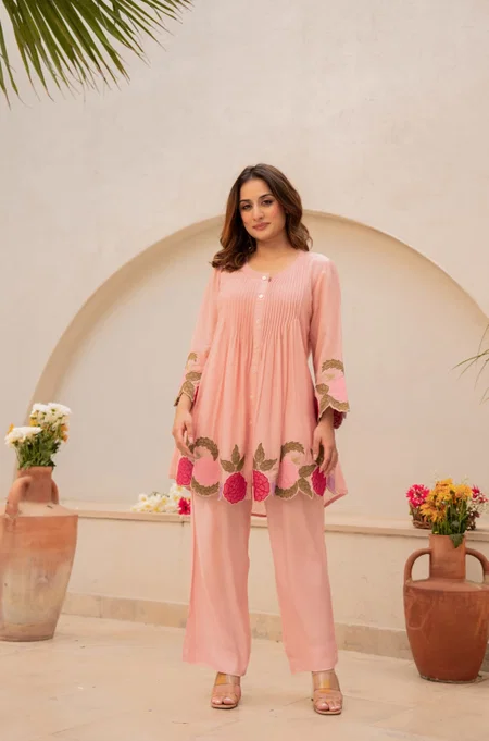 KF 1132 Kalaai Chanderi Silk Embroidery Kurti With Bottom
